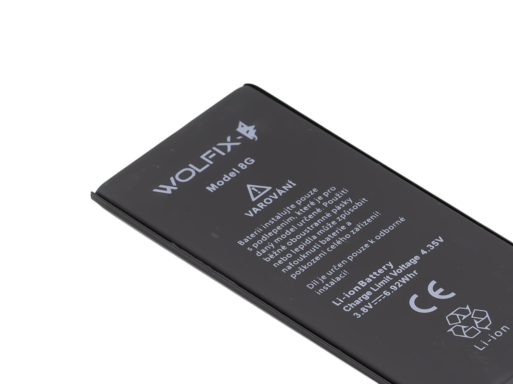 Proces výměny baterie u iPhonu 8 v servisu Praha 5